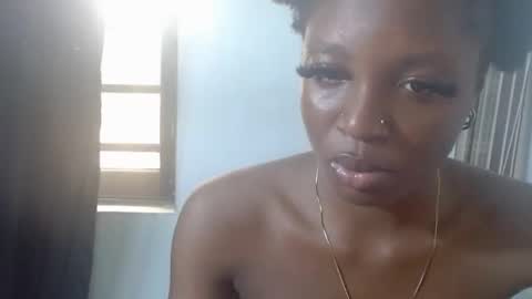 Snapshot of baddiebitchx chatting on April 11, 11:25 am baddiebitchx online show from April 11, 11:25 am