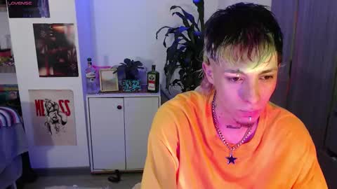 Snapshot of badeyes_crazylilgoat chatting on September 29, 10:20 am Dan  Lila  online show from September 29, 10:20 am