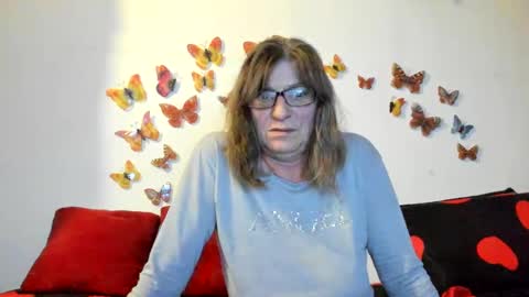 Snapshot of badgg chatting on December 13, 5:00 pm Gina online show from December 13, 5:00 pm