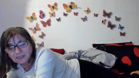 Snapshot of badgg chatting on December 19, 6:34 pm Gina online show from December 19, 6:34 pm