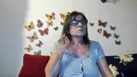 Snapshot of badgg chatting on January 3, 4:27 pm Gina online show from January 3, 4:27 pm