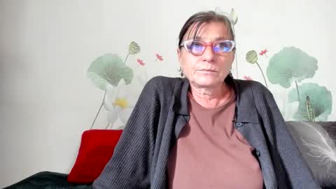 Snapshot of badgg chatting on October 1, 10:21 am Gina online show from October 1, 10:21 am