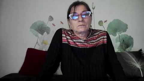 Snapshot of badgg chatting on October 7, 10:01 am Gina online show from October 7, 10:01 am