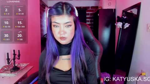 Snapshot of badkatyuska chatting on January 2, 10:33 pm Please help me to reach 100 thumbs up online show from January 2, 10:33 pm