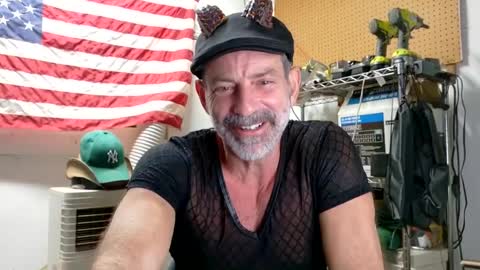 Snapshot of badnightwolf chatting on September 20, 8:15 am Silver online show from September 20, 8:15 am