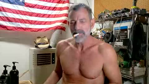 Snapshot of badnightwolf chatting on September 27, 12:43 pm Silver online show from September 27, 12:43 pm