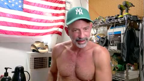 Snapshot of badnightwolf chatting on October 7, 4:26 pm Silver online show from October 7, 4:26 pm