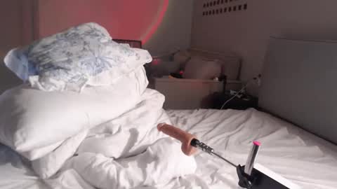 Snapshot of badsusan chatting on September 16, 3:13 pm Susie  online every day except weekends    lets use FACK MACHINE in pvt online show from September 16, 3:13 pm