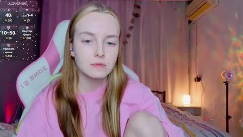 Snapshot of bae_cake_ chatting on April 24, 10:34 pm Alice online show from April 24, 10:34 pm