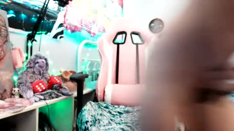 Bae Bae Blue online show from December 5, 8:11 pm