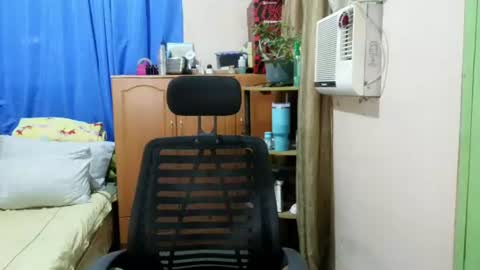 Snapshot of baggage00 chatting on June 17, 11:27 pm baggage00 online show from June 17, 11:27 pm