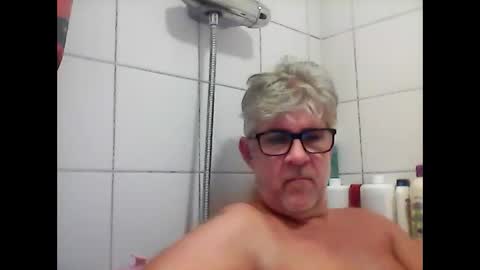 Snapshot of baggelina75 chatting on December 27, 7:03 pm baggelina75 online show from December 27, 7:03 pm