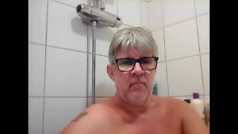 Snapshot of baggelina75 chatting on January 5, 1:26 pm baggelina75 online show from January 5, 1:26 pm