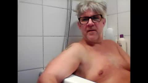 Snapshot of baggelina75 chatting on January 14, 7:21 pm baggelina75 online show from January 14, 7:21 pm