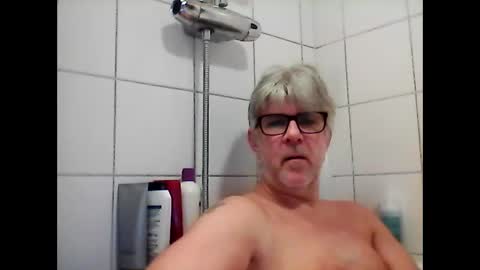 Snapshot of baggelina75 chatting on February 12, 5:58 pm baggelina75 online show from February 12, 5:58 pm