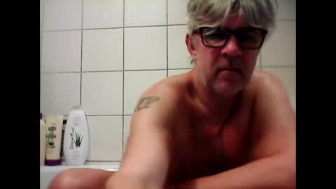 Snapshot of baggelina75 chatting on March 10, 8:23 pm baggelina75 online show from March 10, 8:23 pm