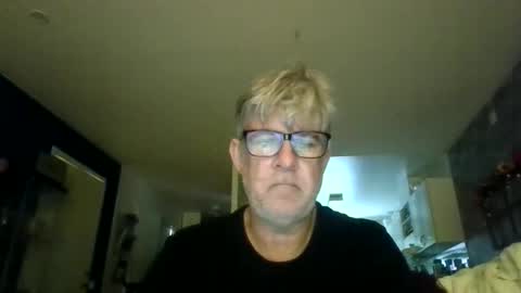 Snapshot of baggelina75 chatting on October 7, 8:33 am baggelina75 online show from October 7, 8:33 am