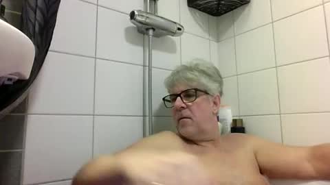 Snapshot of baggelina75 chatting on February 2, 8:51 pm baggelina75 online show from February 2, 8:51 pm