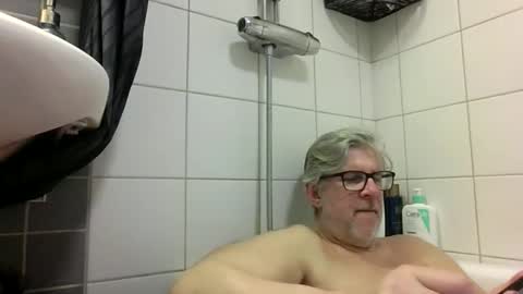 Snapshot of baggelina75 chatting on April 1, 6:49 pm baggelina75 online show from April 1, 6:49 pm