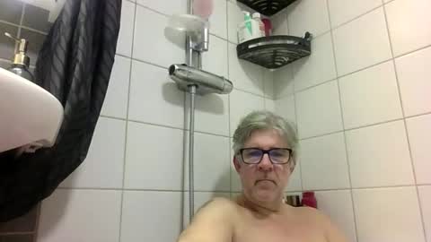 Snapshot of baggelina75 chatting on April 6, 6:42 pm baggelina75 online show from April 6, 6:42 pm