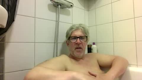 Snapshot of baggelina75 chatting on April 23, 8:00 pm baggelina75 online show from April 23, 8:00 pm