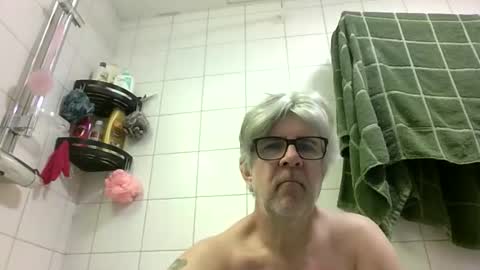 Snapshot of baggelina75 chatting on May 3, 11:16 am baggelina75 online show from May 3, 11:16 am