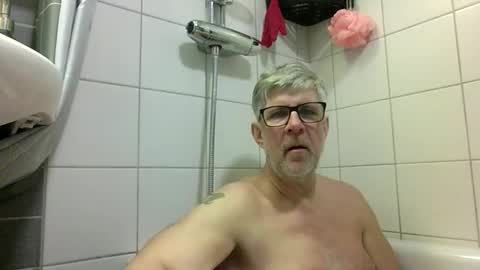 Snapshot of baggelina75 chatting on May 6, 6:57 pm baggelina75 online show from May 6, 6:57 pm