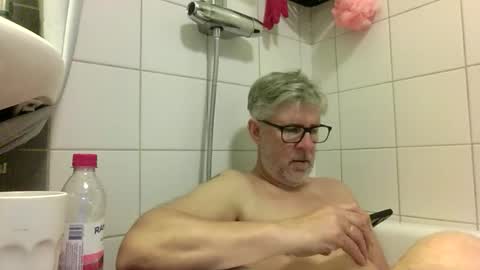 Snapshot of baggelina75 chatting on May 10, 4:01 pm baggelina75 online show from May 10, 4:01 pm