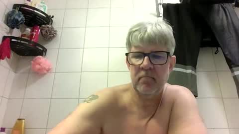 Snapshot of baggelina75 chatting on May 17, 3:41 pm baggelina75 online show from May 17, 3:41 pm