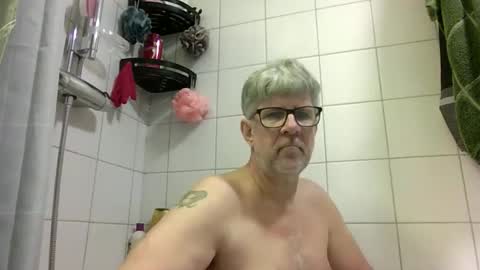 Snapshot of baggelina75 chatting on May 18, 7:52 pm baggelina75 online show from May 18, 7:52 pm