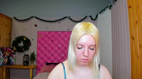 Snapshot of baiambel_mi chatting on February 18, 7:54 am holly online show from February 18, 7:54 am