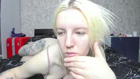 Snapshot of baiambel_mi chatting on September 9, 12:32 am holly online show from September 9, 12:32 am