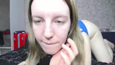 Snapshot of baiambel_mi chatting on September 11, 3:34 pm holly online show from September 11, 3:34 pm