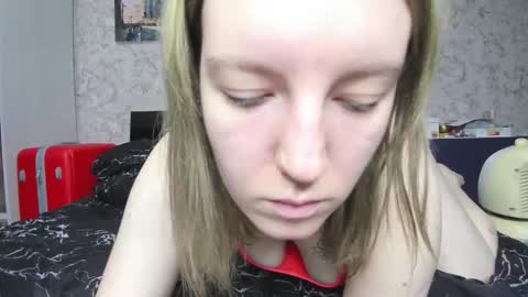 Snapshot of baiambel_mi chatting on September 14, 3:44 pm holly online show from September 14, 3:44 pm