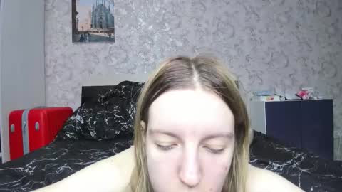 Snapshot of baiambel_mi chatting on October 29, 3:36 pm holly online show from October 29, 3:36 pm