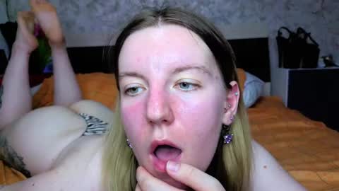 holly online show from April 21, 3:39 pm