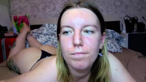 Snapshot of baiambel_mi chatting on June 7, 3:38 pm holly online show from June 7, 3:38 pm