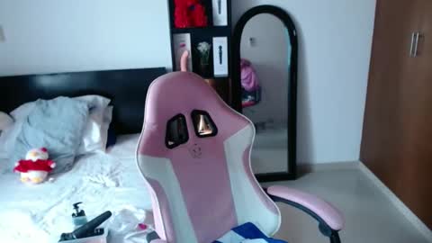 Snapshot of bailarina_atrevida chatting on October 31, 3:24 pm sandra online show from October 31, 3:24 pm