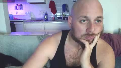 Snapshot of baldafterdark chatting on November 25, 3:06 am Anthony online show from November 25, 3:06 am