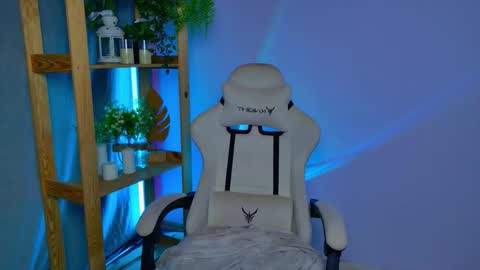 Elly online show from March 4, 5:13 am