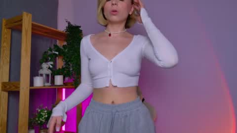 Elly online show from April 4, 6:00 am