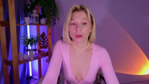 Snapshot of balerinacappuccino_ chatting on May 12, 3:25 am Elly online show from May 12, 3:25 am