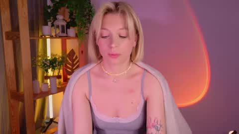 Snapshot of balerinacappuccino_ chatting on May 17, 12:12 pm Elly online show from May 17, 12:12 pm