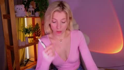 Snapshot of balerinacappuccino_ chatting on May 31, 6:09 pm Elly online show from May 31, 6:09 pm