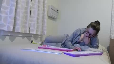 Snapshot of bambiboo8113 chatting on November 21, 3:05 am bambiboo8113 online show from November 21, 3:05 am