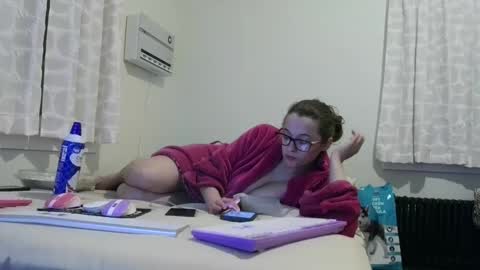 Snapshot of bambiboo8113 chatting on December 1, 5:45 am bambiboo8113 online show from December 1, 5:45 am