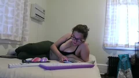 Snapshot of bambiboo8113 chatting on December 2, 7:09 pm bambiboo8113 online show from December 2, 7:09 pm