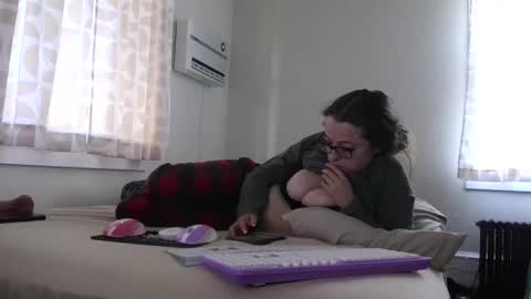 Snapshot of bambiboo8113 chatting on December 4, 8:06 pm bambiboo8113 online show from December 4, 8:06 pm