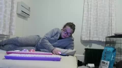 Snapshot of bambiboo8113 chatting on December 15, 3:11 am bambiboo8113 online show from December 15, 3:11 am