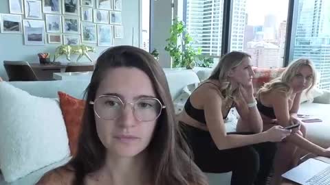 bambifarrina online show from October 22, 6:40 pm